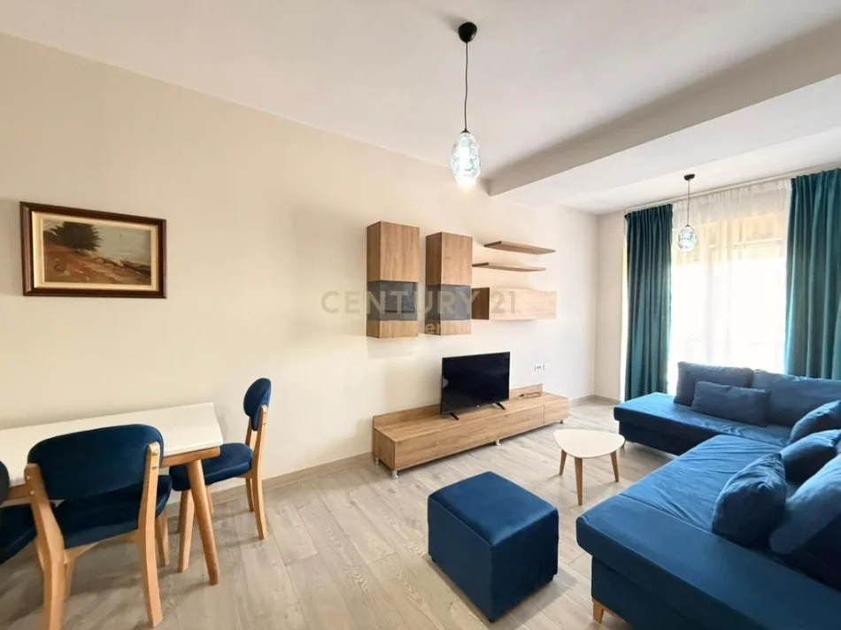 Tirane, jepet me qera apartament 1+1 Kati 2, 90 m² 600 € (xhamlliku)