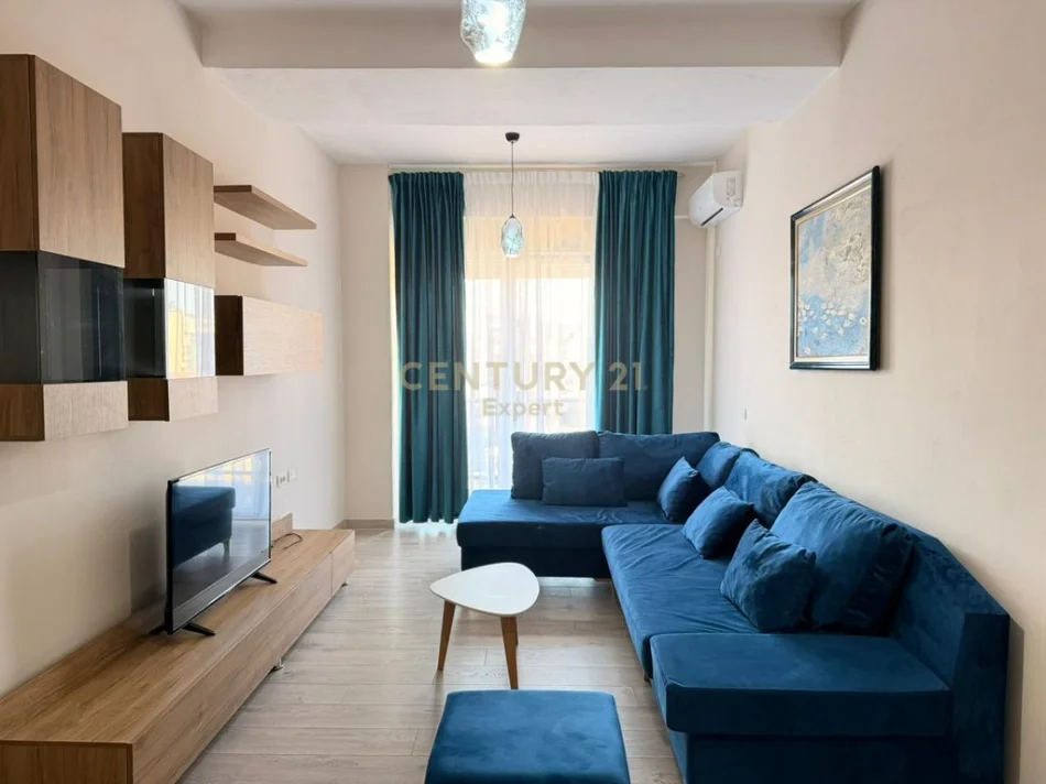 Tirane, jepet me qera apartament 1+1 Kati 2, 90 m² 600 € (xhamlliku)