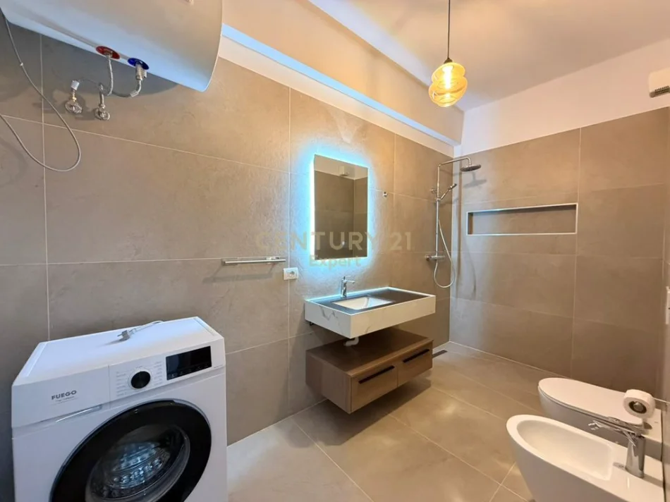 Tirane, jepet me qera apartament 1+1 Kati 2, 90 m² 600 € (xhamlliku)