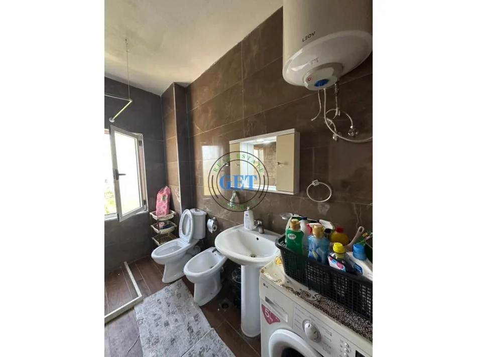Durres, jepet me qera apartament 1+1 Kati 2, 65 m² 300 € (Plazh Hekurudha)