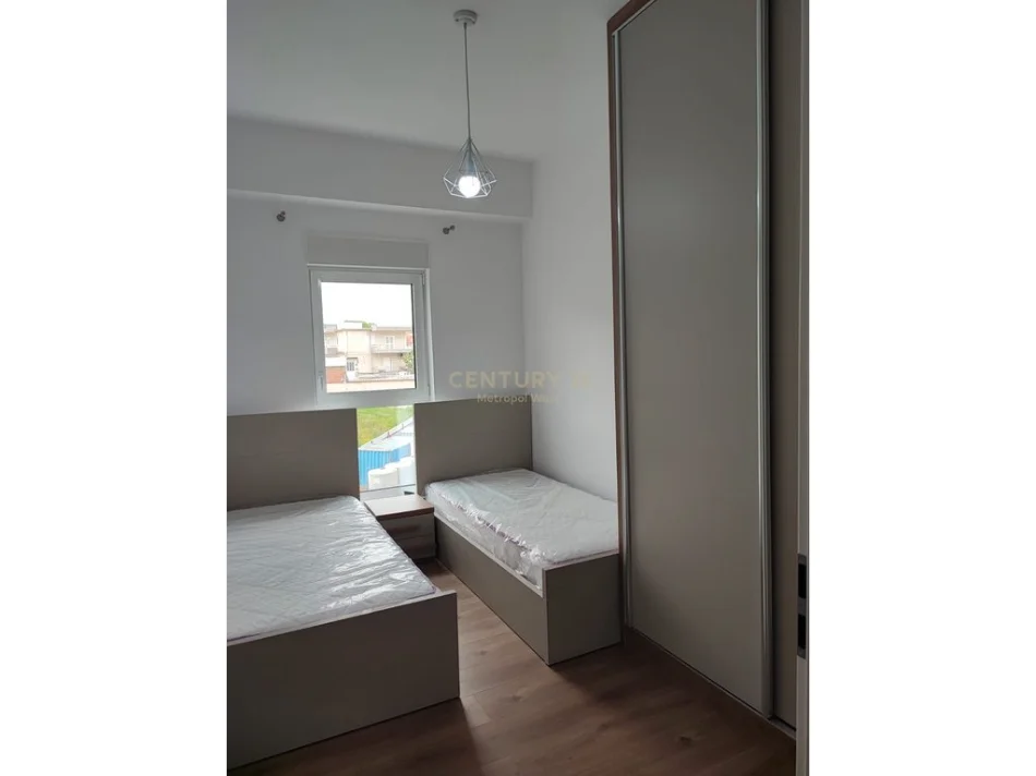 Tirane, jepet me qera apartament 2+1 Kati 4, 100 m² 500 € (Ali demi)