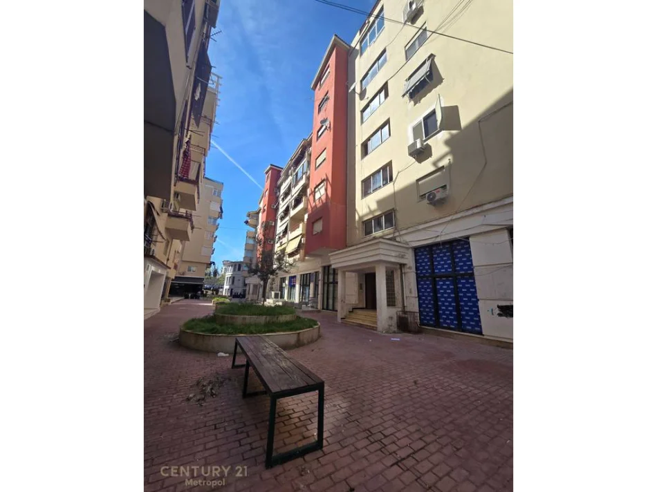 Tirane, shitet apartament 2+1+Ballkon Kati 3, 130 m² 247.000 € (kodra e diellit)