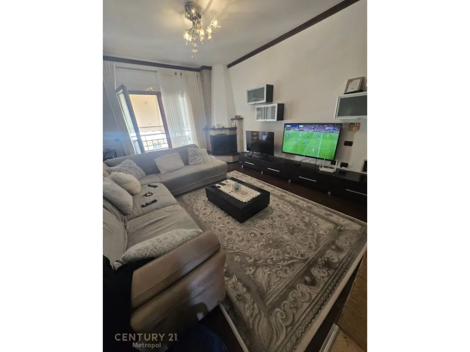 Tirane, shitet apartament 2+1+Ballkon Kati 3, 130 m² 247.000 € (kodra e diellit)