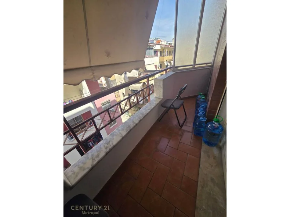 Tirane, shitet apartament 2+1+Ballkon Kati 3, 130 m² 247.000 € (kodra e diellit)