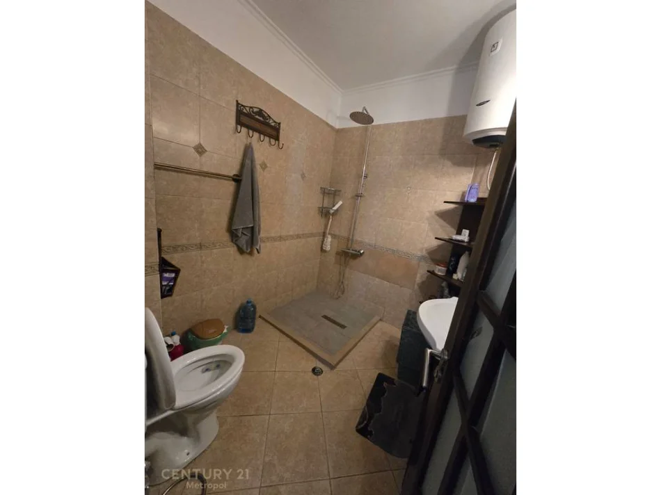 Tirane, shitet apartament 2+1+Ballkon Kati 3, 130 m² 247.000 € (kodra e diellit)