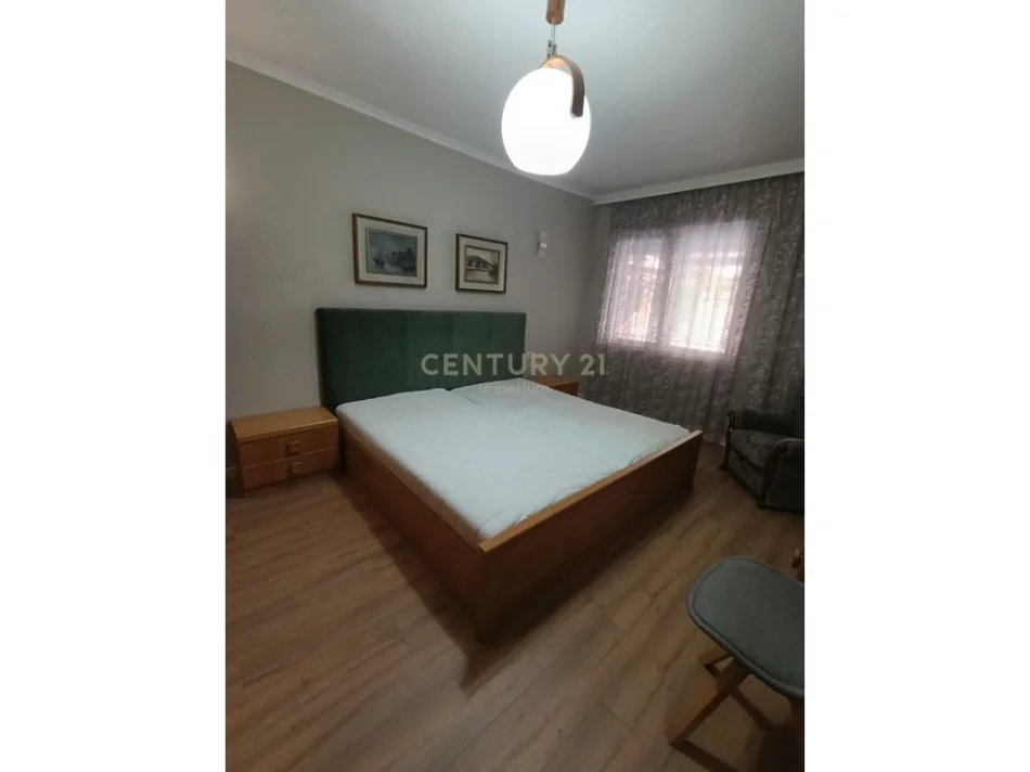 Tirane, jepet me qera apartament 2+1 Kati 1, 75 m² 800 € (Blloku)