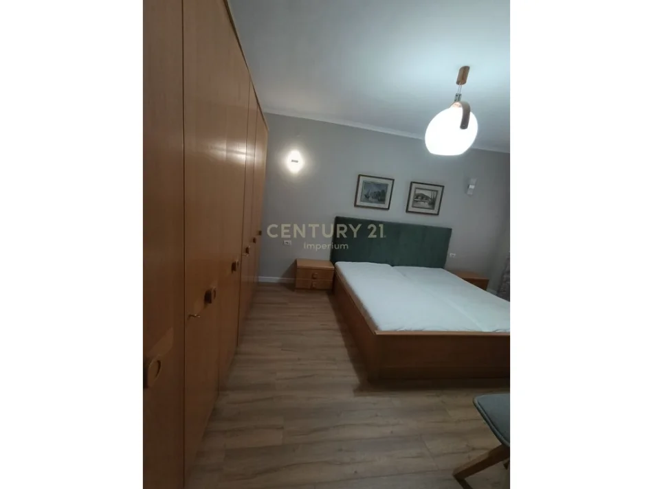 Tirane, jepet me qera apartament 2+1 Kati 1, 75 m² 900 € (blloku)
