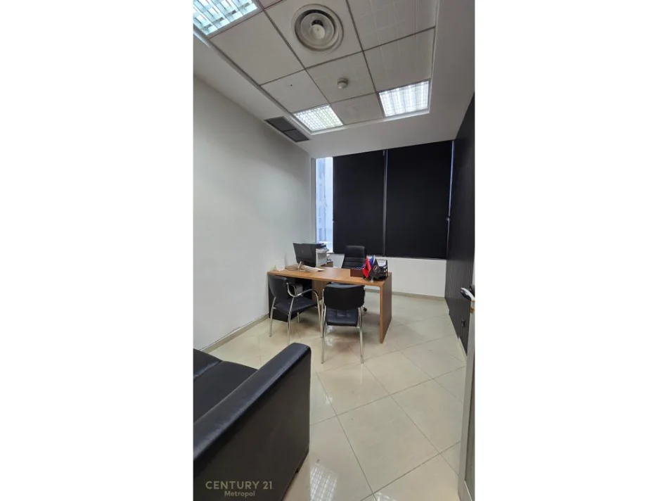 Tirane, jepet me qera zyre , 450 €