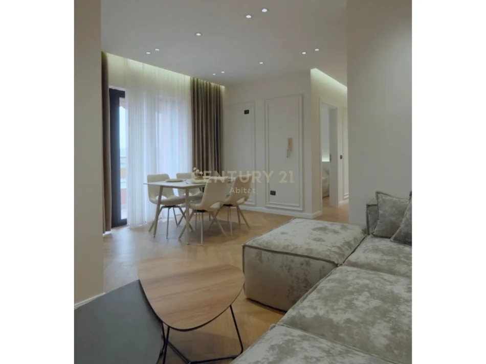 Tirane, shitet apartament 2+1 Kati 8, 101 m² 250.000 € (pallati me shigjeta)