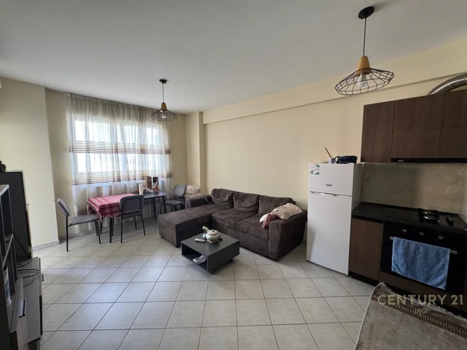 Tirane, jepet me qera apartament 1+1 Kati 5, 65 m² 550 € 