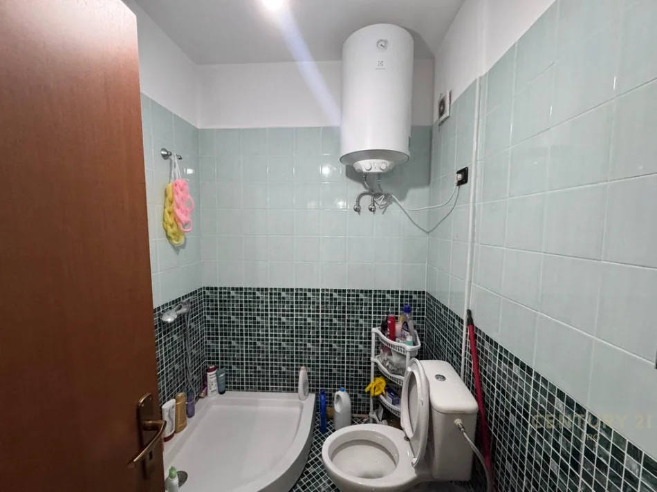 Tirane, jepet me qera apartament 1+1 Kati 5, 65 m² 550 € 