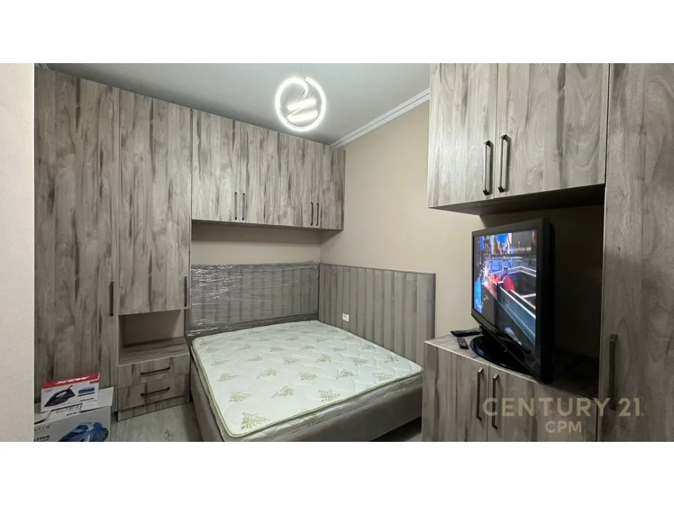 Tirane, jepet me qera apartament 1+1 Kati 3, 96 m² 640 € (Shkolla e kuqe)