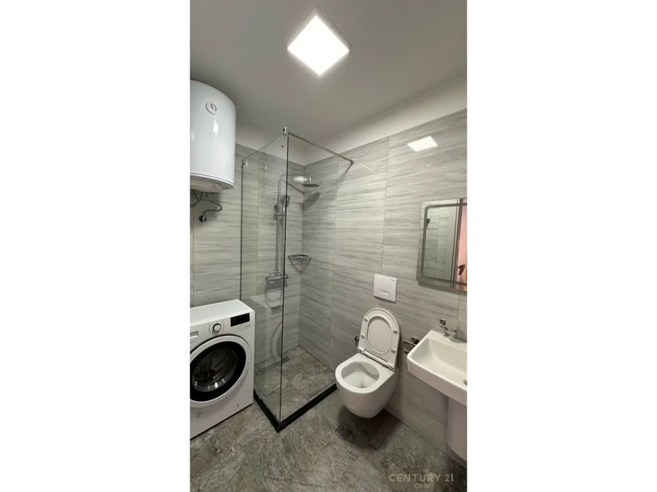 Tirane, jepet me qera apartament 1+1 Kati 3, 96 m² 640 € (Shkolla e kuqe)