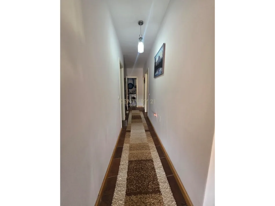 Tirane, shitet apartament 3+1+Ballkon Kati 8, 120 m² 210.000 € (laprake)