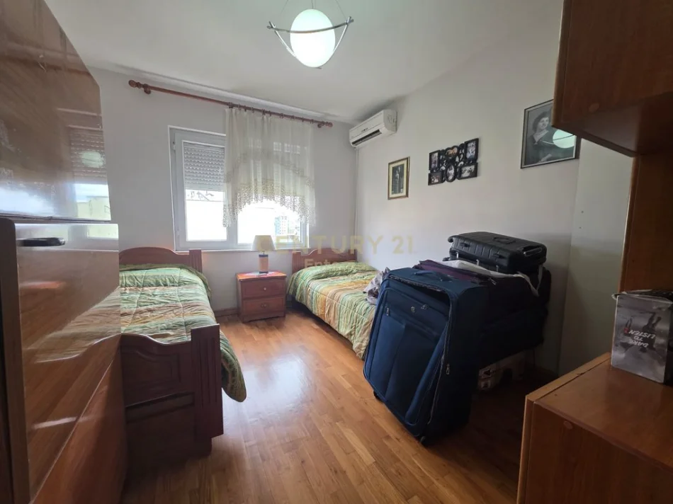 Tirane, shitet apartament 3+1+Ballkon Kati 8, 120 m² 210.000 € (laprake)