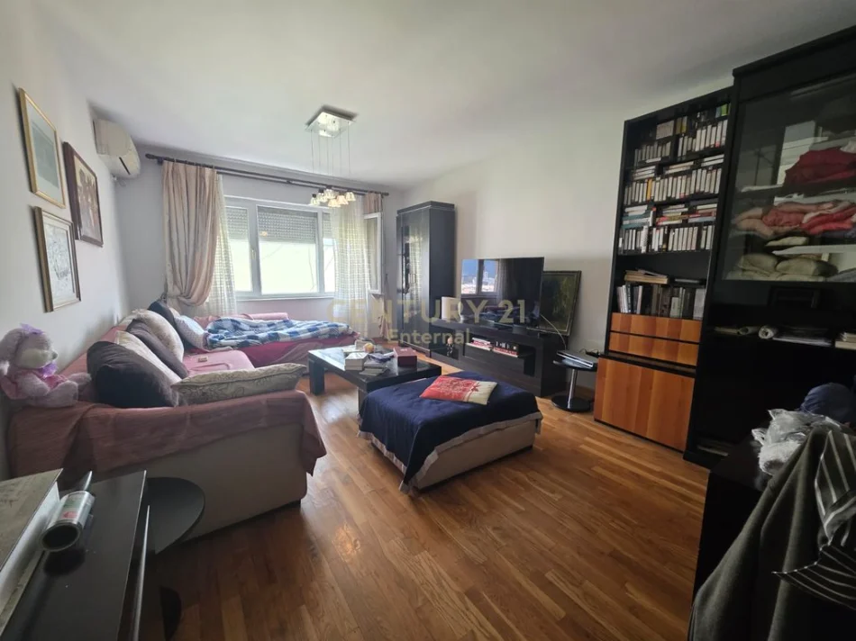 Tirane, shitet apartament 3+1+Ballkon Kati 8, 120 m² 210.000 € (laprake)