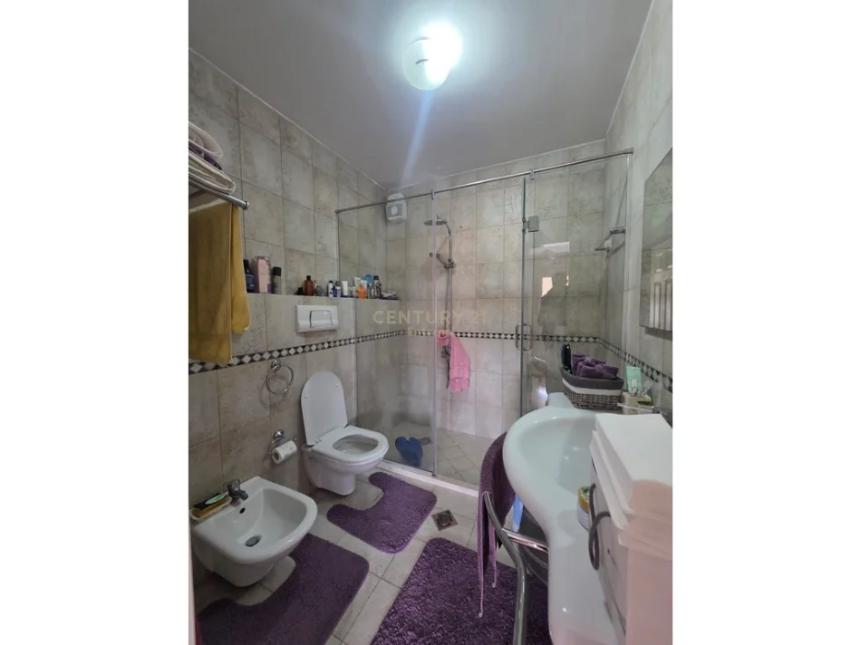 Tirane, shitet apartament 3+1+Ballkon Kati 8, 120 m² 210.000 € (laprake)
