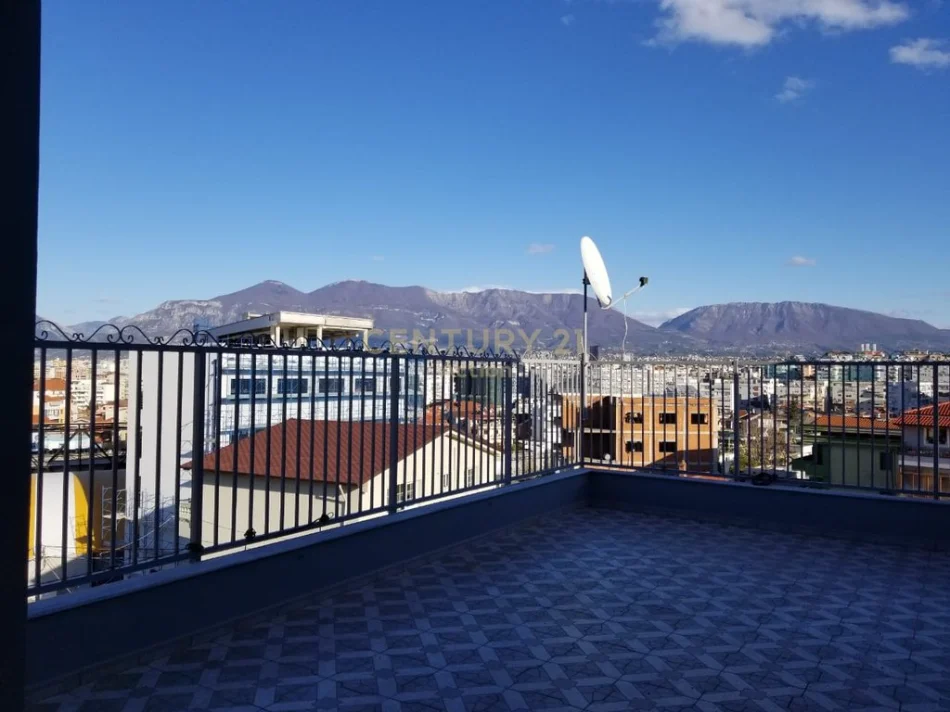 Tirane, shitet Vile Kati 5, 770 m² 730.000 € (selite)
