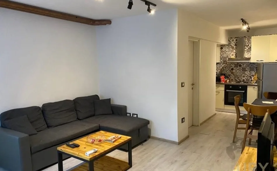 Tirane, jepet me qera apartament 1+1 Kati 1, 85 m² 500 € (Stacioni i Trenit)