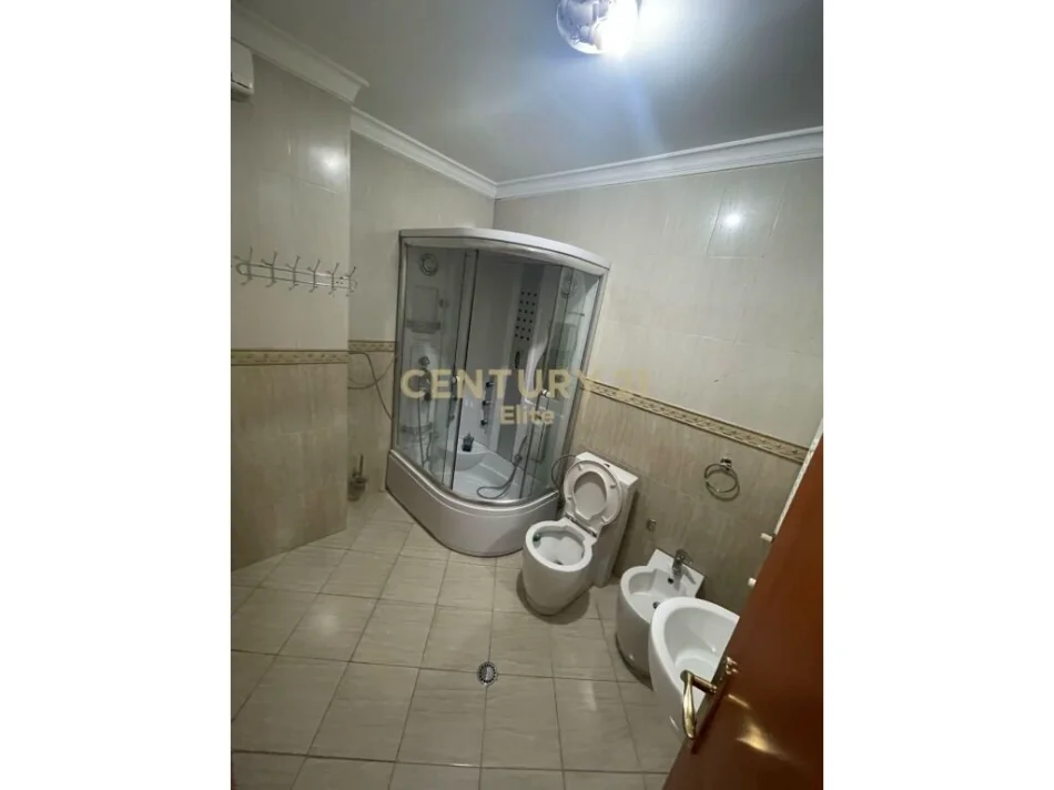 Tirane, jepet me qera zyre Kati 7, 70 m² 600 € (Myslym Shyri)