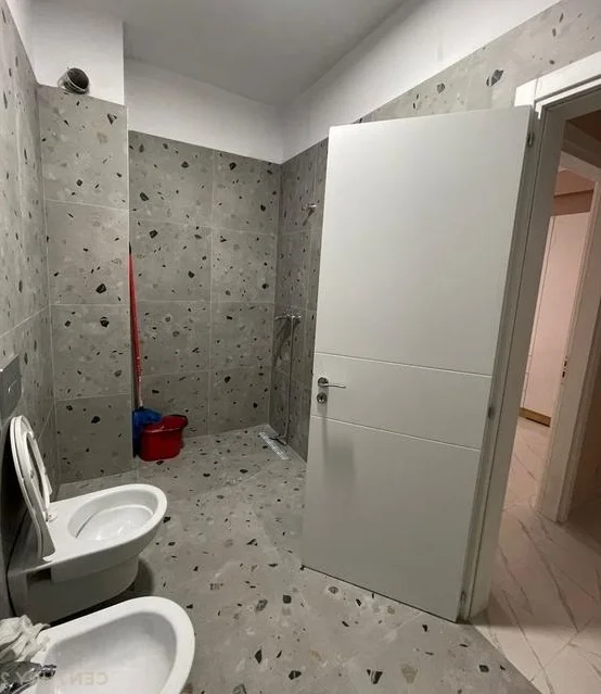 Tirane, jepet me qera apartament 2+1 Kati 5, 110 m² 550 € (Kompleksi Urban Gate)