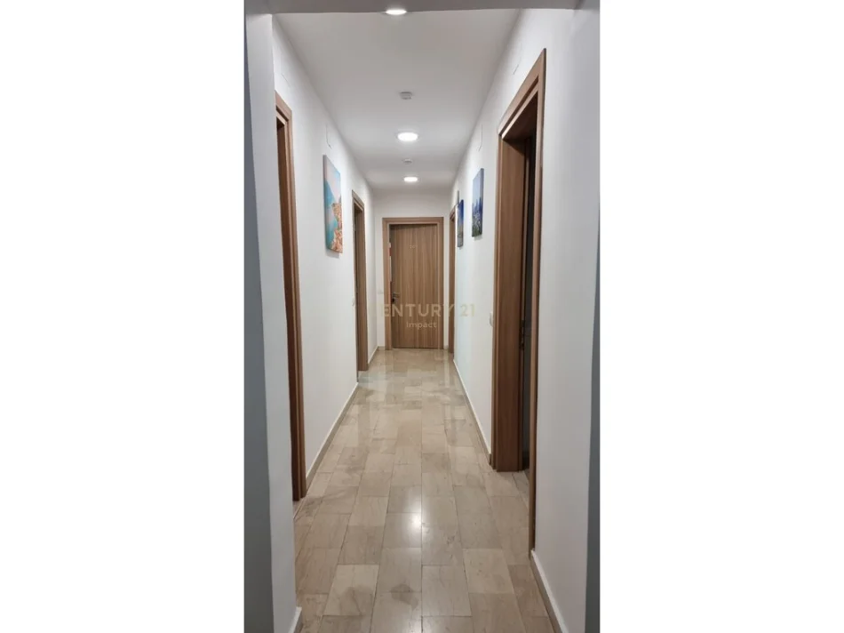 Tirane, shitet hotel , 650 m² 1.500.000 €