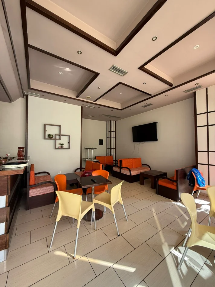 Tirane, jepet me qera bar-kafe Kati 0, 60 m² 450 € (rruga don bosko)