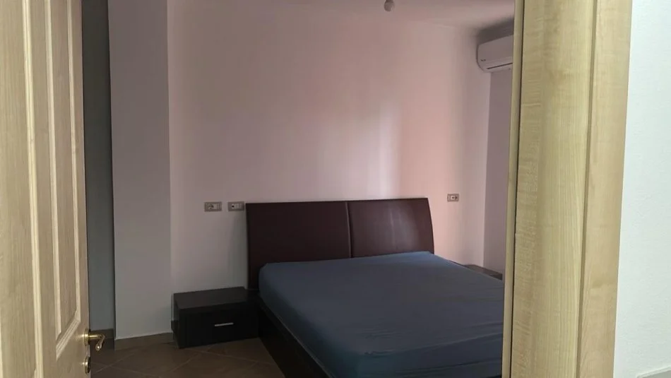 Tirane, jepet me qera apartament 2+1 Kati 6, (Ministria e Drejtesise)