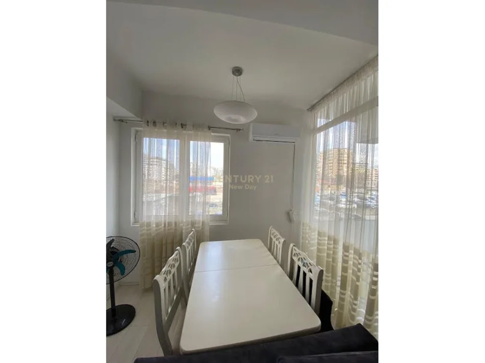 Tirane, jepet me qera apartament 1+1 Kati 4, 94 m² 600 € 