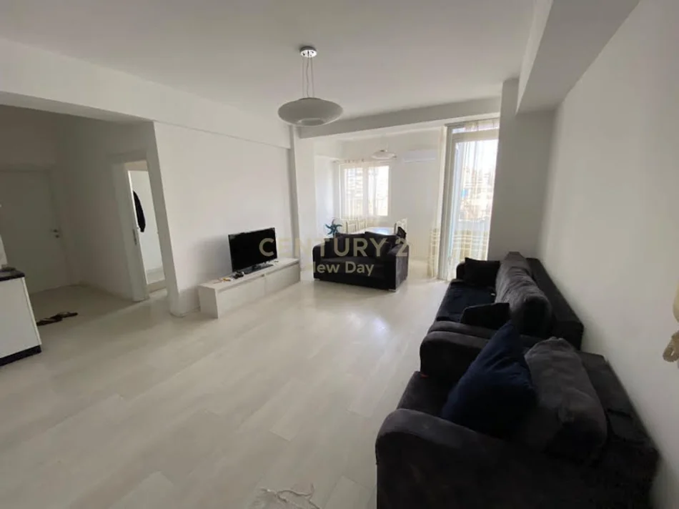 Tirane, jepet me qera apartament 1+1 Kati 4, 94 m² 600 € 