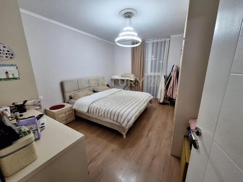 Tirane, shitet apartament 1+1 Kati 5, 69 m² 135.000 € (yzberisht)