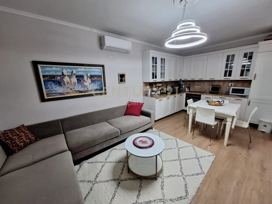 Tirane, shitet apartament 1+1 Kati 5, 69 m² 135.000 € (yzberisht)