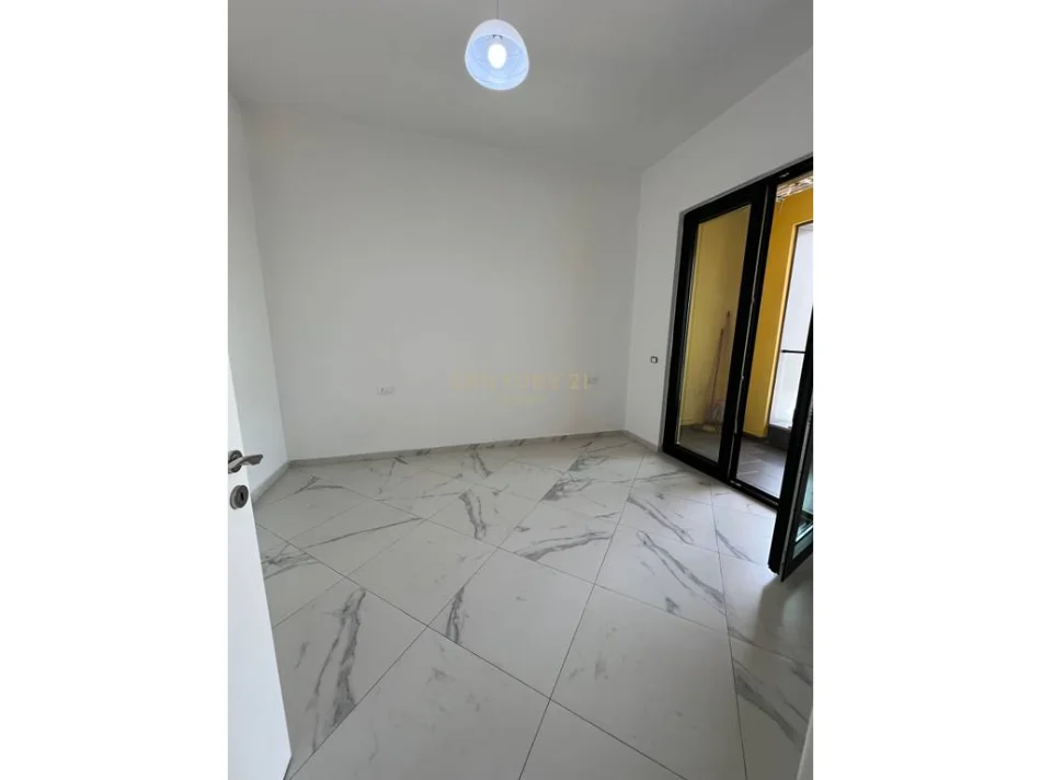 Tirane, jepet me qera zyre Kati 6, 76 m² 600 € (21 Dhjetori)