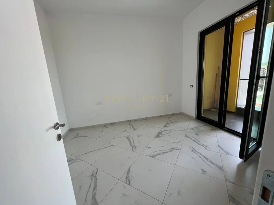Tirane, jepet me qera zyre Kati 6, 76 m² 600 € (21 Dhjetori)