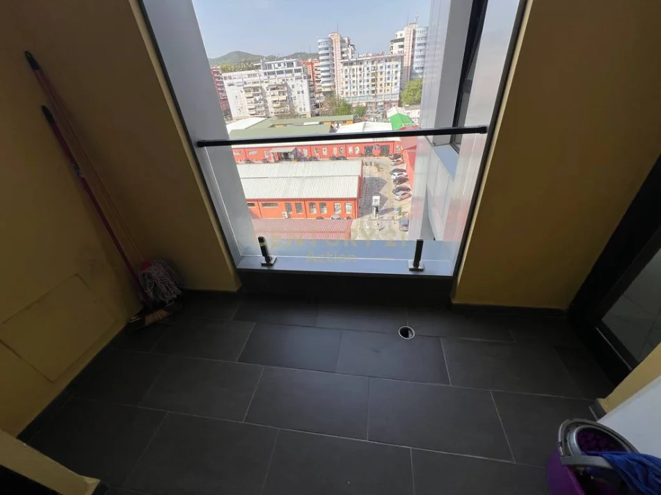 Tirane, jepet me qera zyre Kati 6, 76 m² 600 € (21 Dhjetori)