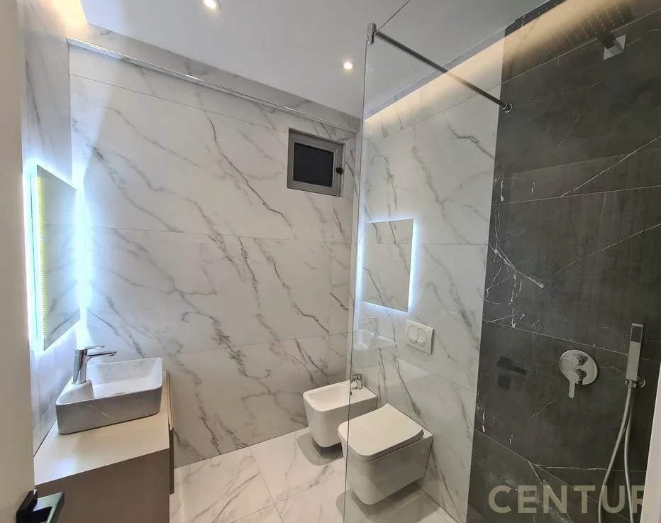 Tirane, jepet me qera apartament 1+1 , 80 m² 550 € (Dhaskal Todri)