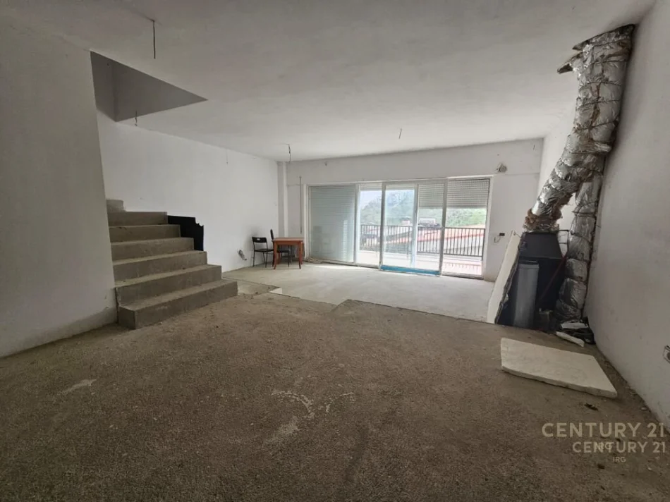 Tirane, shitet Vile Kati 0, 393 m² 800.000 € (kodra e diellit)