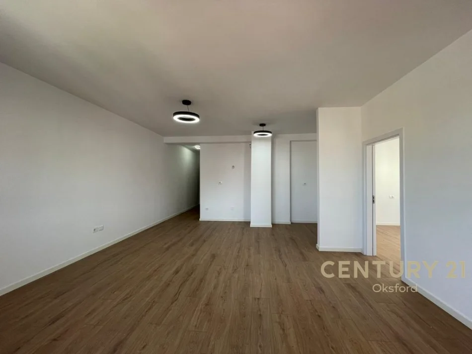 Tirane, shitet apartament 2+1+Ballkon Kati 3, 93 m² 175.000 € (kodra e diellit)