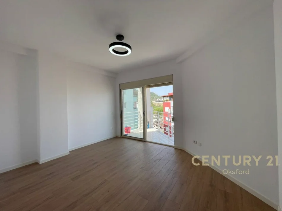 Tirane, shitet apartament 2+1+Ballkon Kati 3, 93 m² 175.000 € (kodra e diellit)