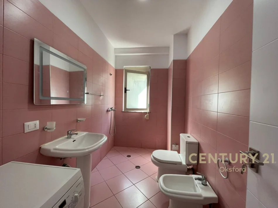 Tirane, shitet apartament 2+1 Kati 3, 93 m² 175.000 € (kodra e diellit)