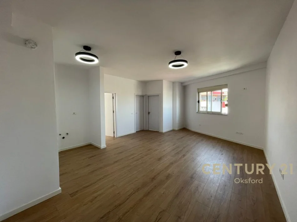 Tirane, shitet apartament 2+1+Ballkon Kati 3, 93 m² 175.000 € (kodra e diellit)
