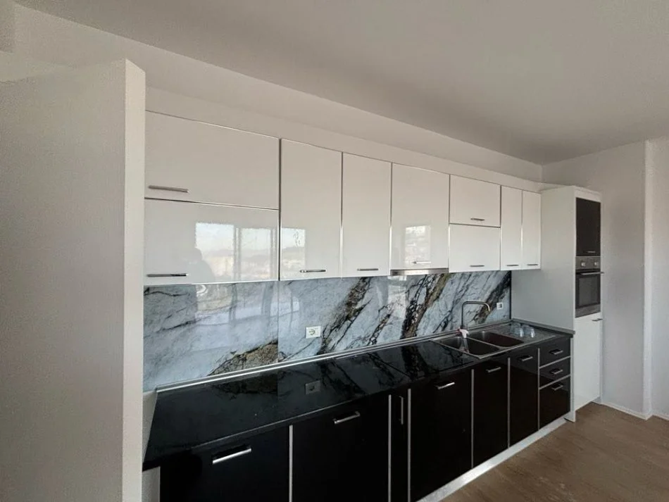 Tirane, jepet me qera apartament 2+1+Aneks+Ballkon , 100 m² 400 € (Bulevardi Migjeni)