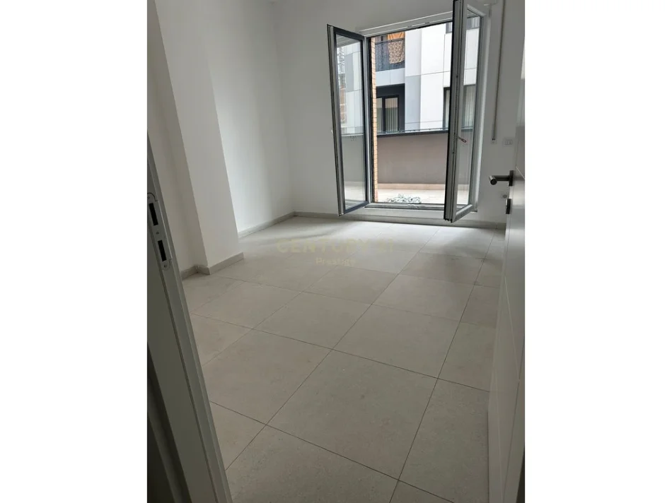 Tirane, jepet me qera zyre Kati 1, 105 m² 600 € 