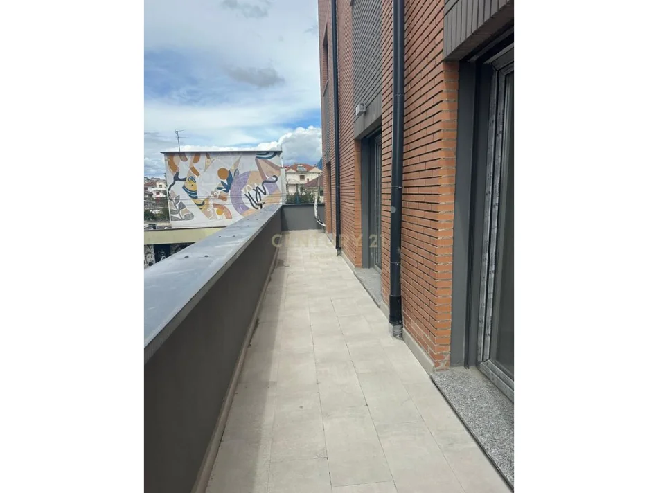 Tirane, jepet me qera zyre Kati 1, 105 m² 600 € 