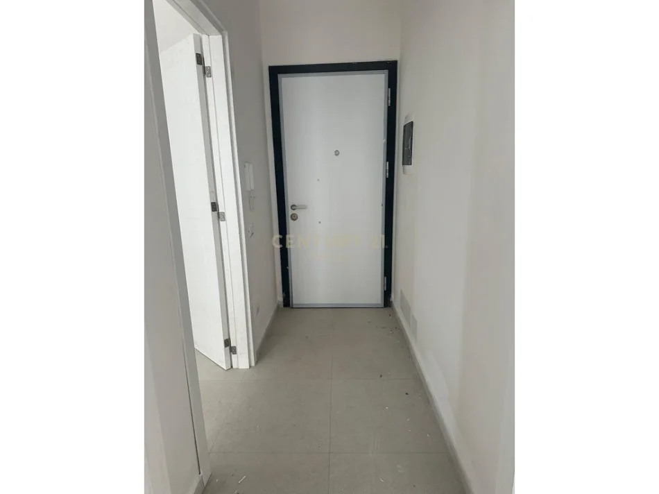 Tirane, jepet me qera zyre Kati 1, 105 m² 600 € 