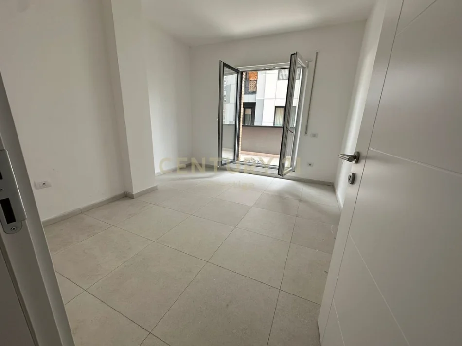 Tirane, jepet me qera zyre Kati 1, 105 m² 600 € 