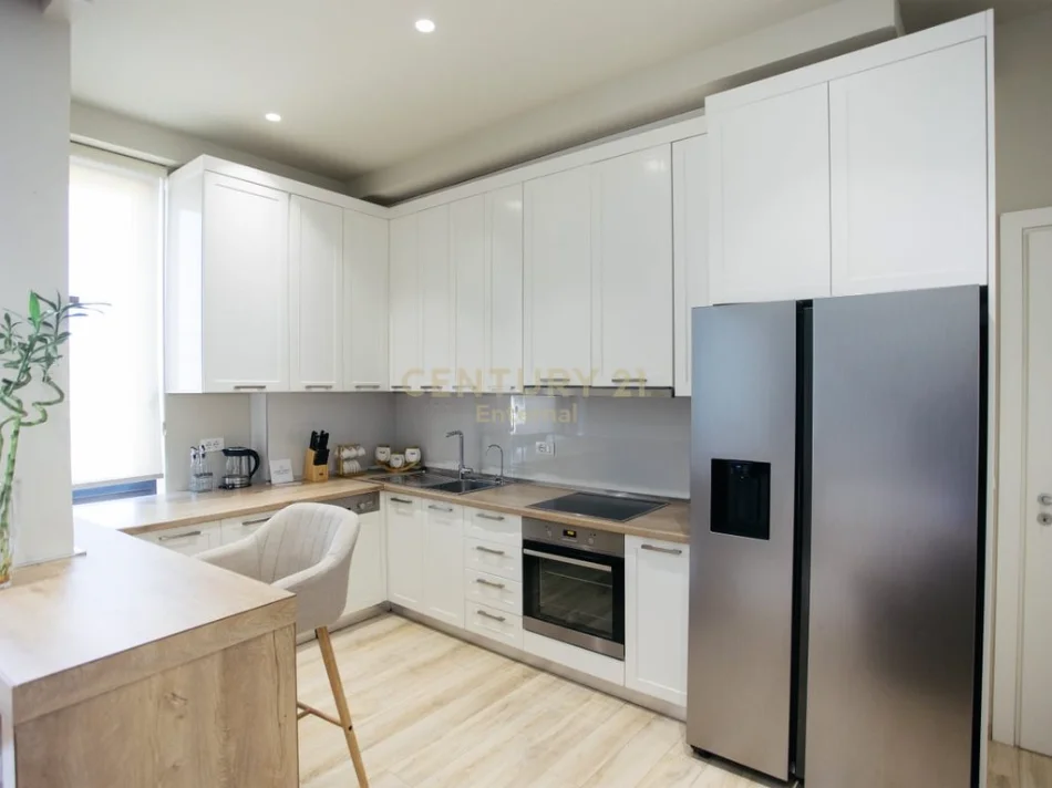 Tirane, jepet me qera apartament 2+1 Kati 12, 99 m² 1.500 € 