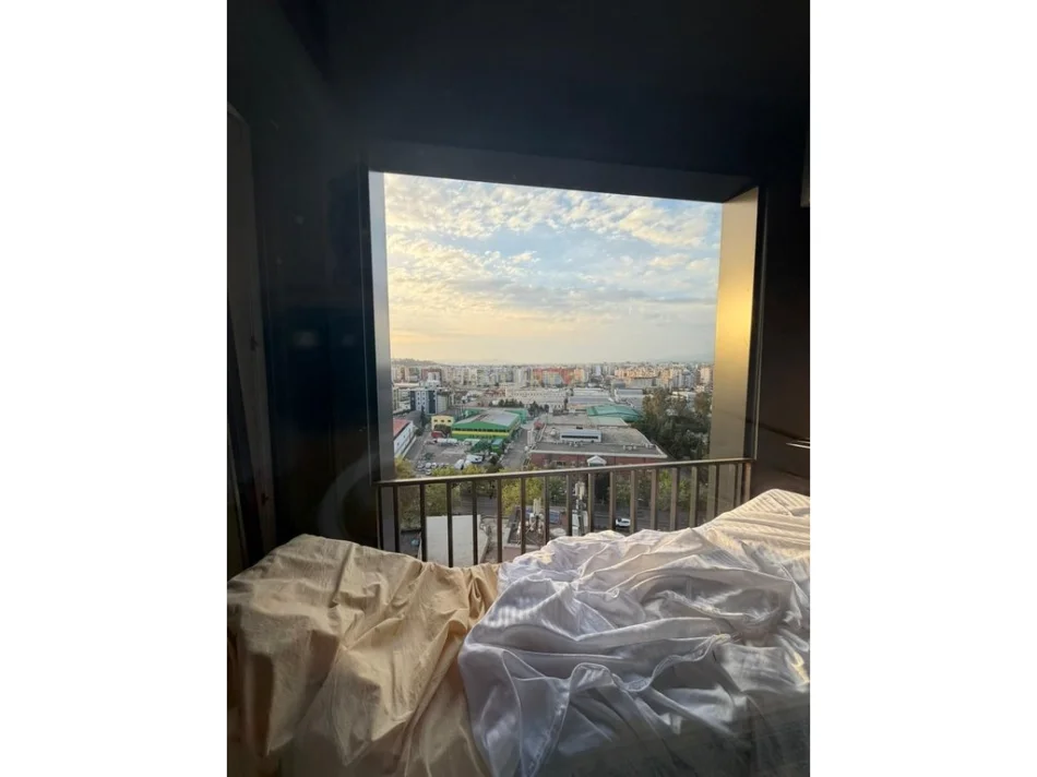 Tirane, jepet me qera apartament 1+1 Kati 10, 50 m² 450 € 