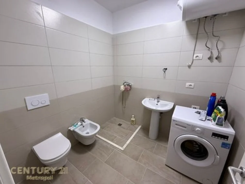 Tirane, jepet me qera apartament 2+1 Kati 5, 92 m² 580 € 