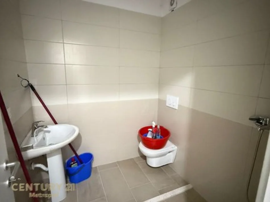 Tirane, jepet me qera apartament 2+1 Kati 5, 92 m² 580 € 